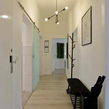 Modern Und Ruhig, Mit Garage & Ps4, Nahe Messe, Rue Und Uniklinik, Voll Ausgestattete Kueche, Bad Mit Dusche Und Badewanne *